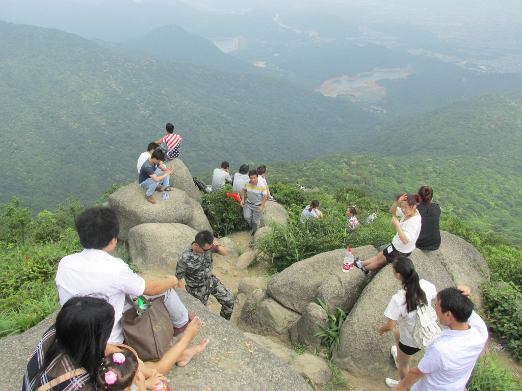 拓普龙2015年“五一”节组织爬山活动。(图6)